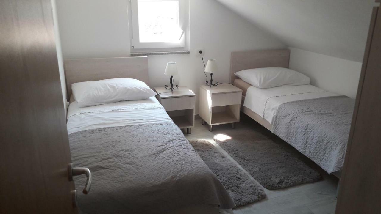 Apartmani Zilic Dugi Rat Zewnętrze zdjęcie