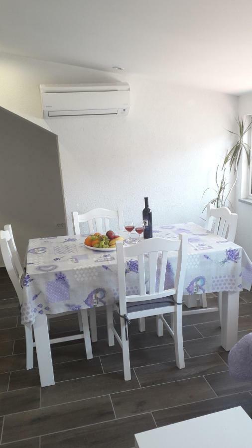 Apartmani Zilic Dugi Rat Zewnętrze zdjęcie