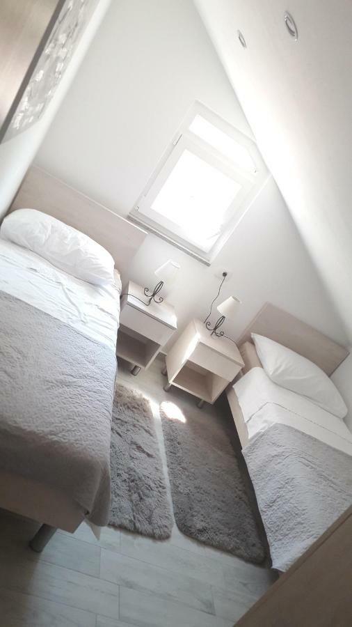 Apartmani Zilic Dugi Rat Zewnętrze zdjęcie